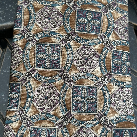 Bill Blass Silk Tie - Picture 2 of 4